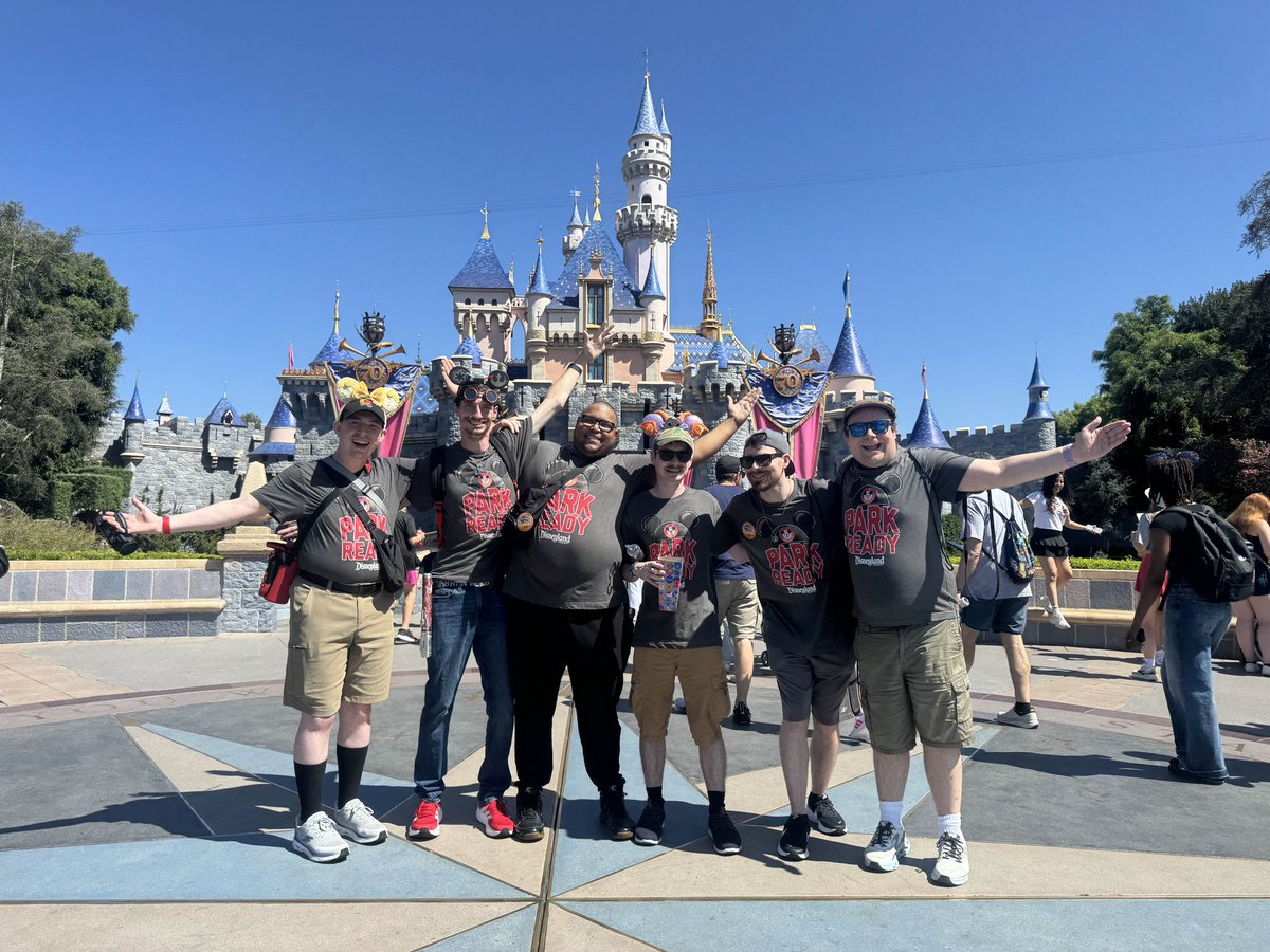 TaylorBMcardle's tweet photo. Our adventure continued into Monday where we decided to be one of those families that wore the same shirt to Disneyland. We got a lot done that day! 🏰🐭 https://t.co/sdd5CJTZeg