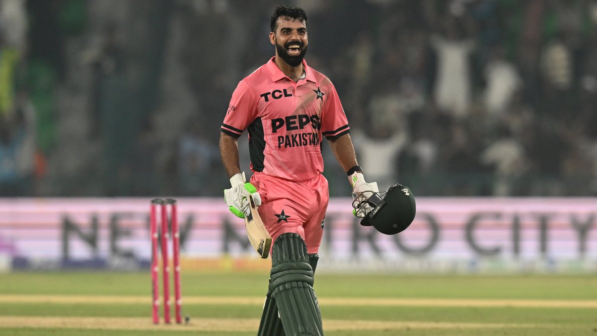 ICC's tweet photo. Pakistan pull victory from the jaws of defeat against England thanks to Shadab Khan's sensational hundred 🔥

Details ➡️ https://t.co/aeu0dFPM57 https://t.co/kfO7fxS542