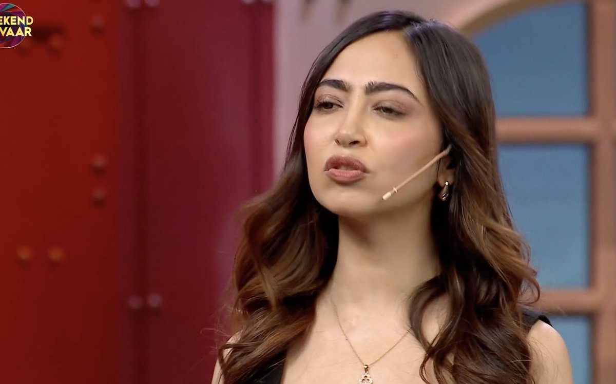 AhsanMa29890912's tweet photo. The most punchable right now. 😡

#Biggboss20 • #BB20 • #QaziTouqeer https://t.co/tHkiLlu4Gf