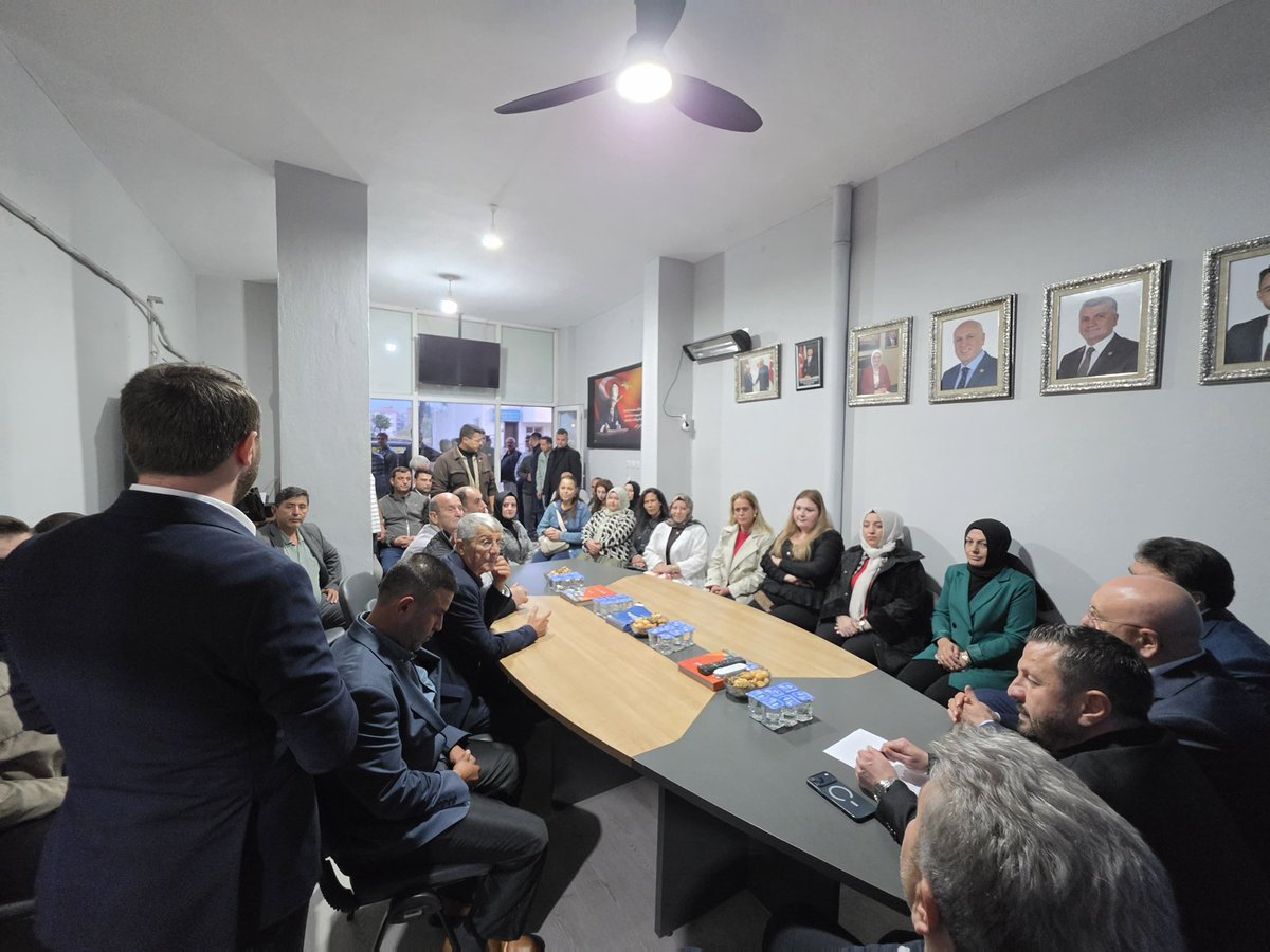 ma_balikesir's tweet photo. 📍Havran İlçe Başkanlığı

Milletvekillerimiz İsmail Ok, Mustafa Canbey ve MKYK Üyemiz Cemal Bekle ile birlikte Havran İlçe Teşkilatımıza ziyarette bulunarak ilçemizde yaptığımız çalışmalarımızı değerlendirdik.

Misafirperverlikleri için İlçe Başkanımız Sercan Şık ve Belediye Başkanımız Emin Ersoy'a teşekkür ediyoruz. Hep birlikte emin adımlarla #DurmakYokYolaDevam 🇹🇷