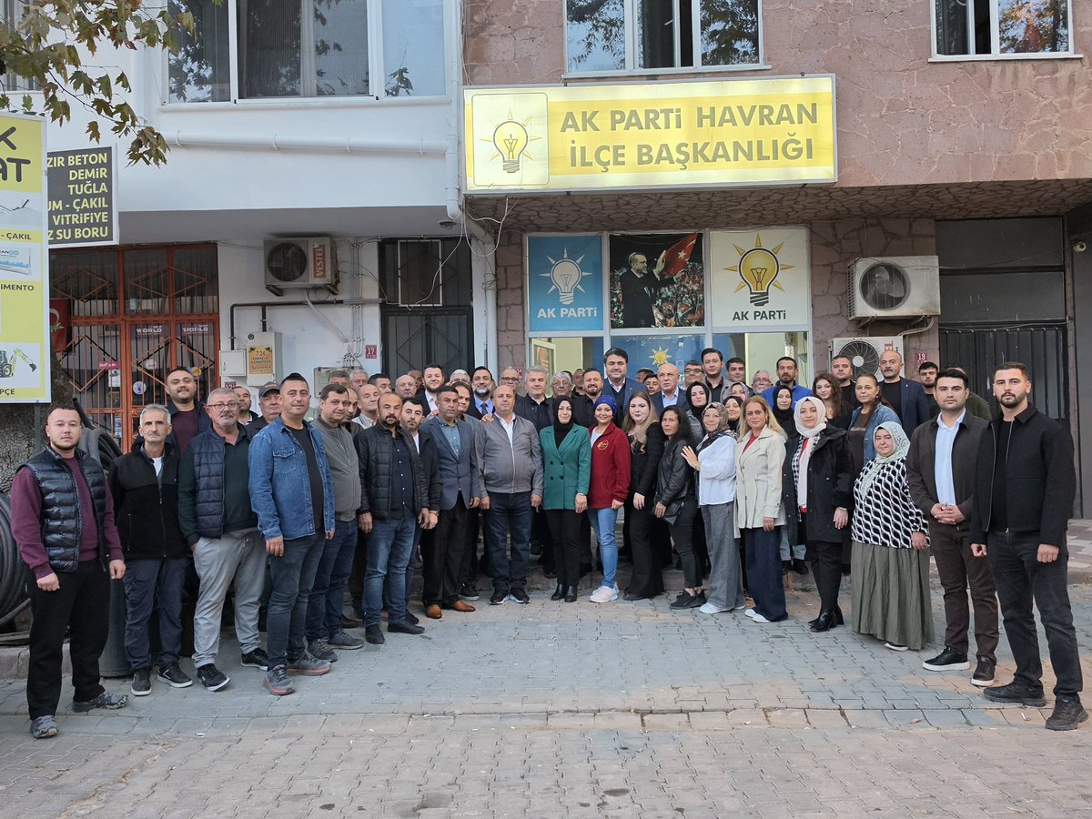 ma_balikesir's tweet photo. 📍Havran İlçe Başkanlığı

Milletvekillerimiz İsmail Ok, Mustafa Canbey ve MKYK Üyemiz Cemal Bekle ile birlikte Havran İlçe Teşkilatımıza ziyarette bulunarak ilçemizde yaptığımız çalışmalarımızı değerlendirdik.

Misafirperverlikleri için İlçe Başkanımız Sercan Şık ve Belediye Başkanımız Emin Ersoy'a teşekkür ediyoruz. Hep birlikte emin adımlarla #DurmakYokYolaDevam 🇹🇷