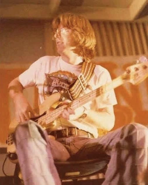 GratefulDead's tweet photo. Taking a moment today to remember the incredible Phil Lesh 🌹An integral part of the Grateful Dead, his innate talent is embedded deeply in the band’s heart and soul.

Photos by Ron Rakow, Herb Greene, Jonathan David Sabin, and Noah Weiner https://t.co/Yl7gaF4ryp