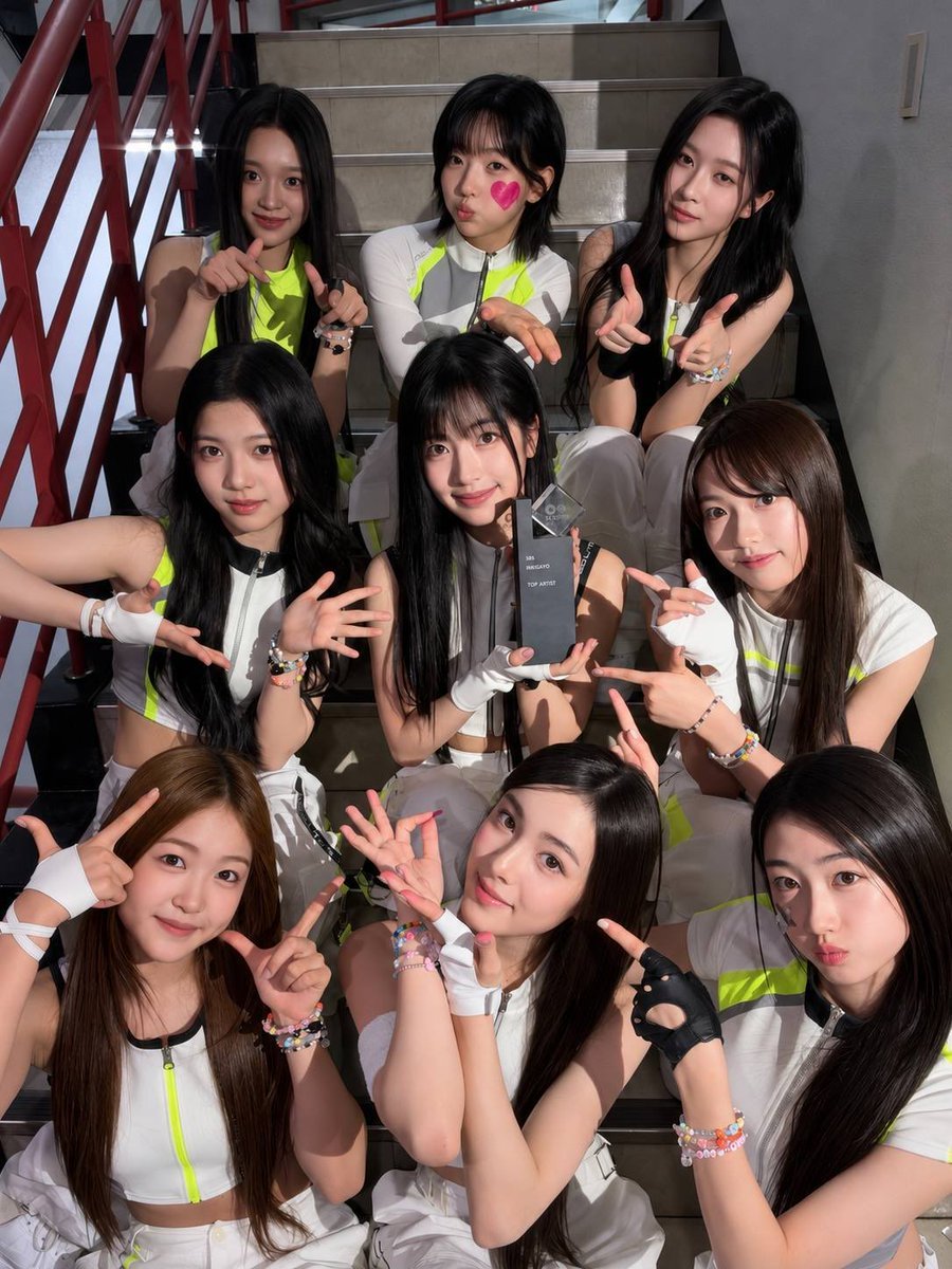hyeinamor's tweet photo. HERMOSAS
#A2O #A2OLITE
#NEON
#A2OLITE4thWin #NEON4thWin https://t.co/61T3tlxiLn