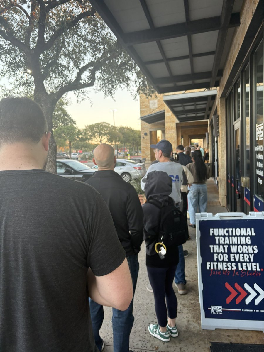 AmyGonzales622's tweet photo. From start to finish it was one hour worth our time. Proud of our college kid, first time voter! #VoteEarlyDay 💙 https://t.co/7ZTxTKh3Kr