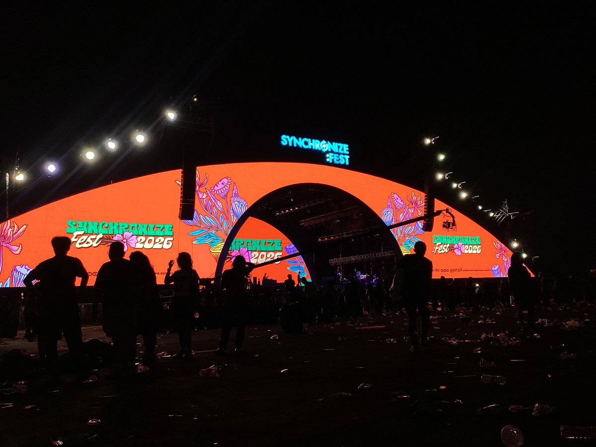hnydooo's tweet photo. Honorable Mention untuk Swellow, Reality Club, Hindia, Feast bagus banget gila sepanjang lagu kita bergoyahg riaaa

Terutama Hindia Asoy deh setlistnya Isinya 💃🕺💃🕺💃🕺🪩🪩🪩 https://t.co/RzD79KiUrK