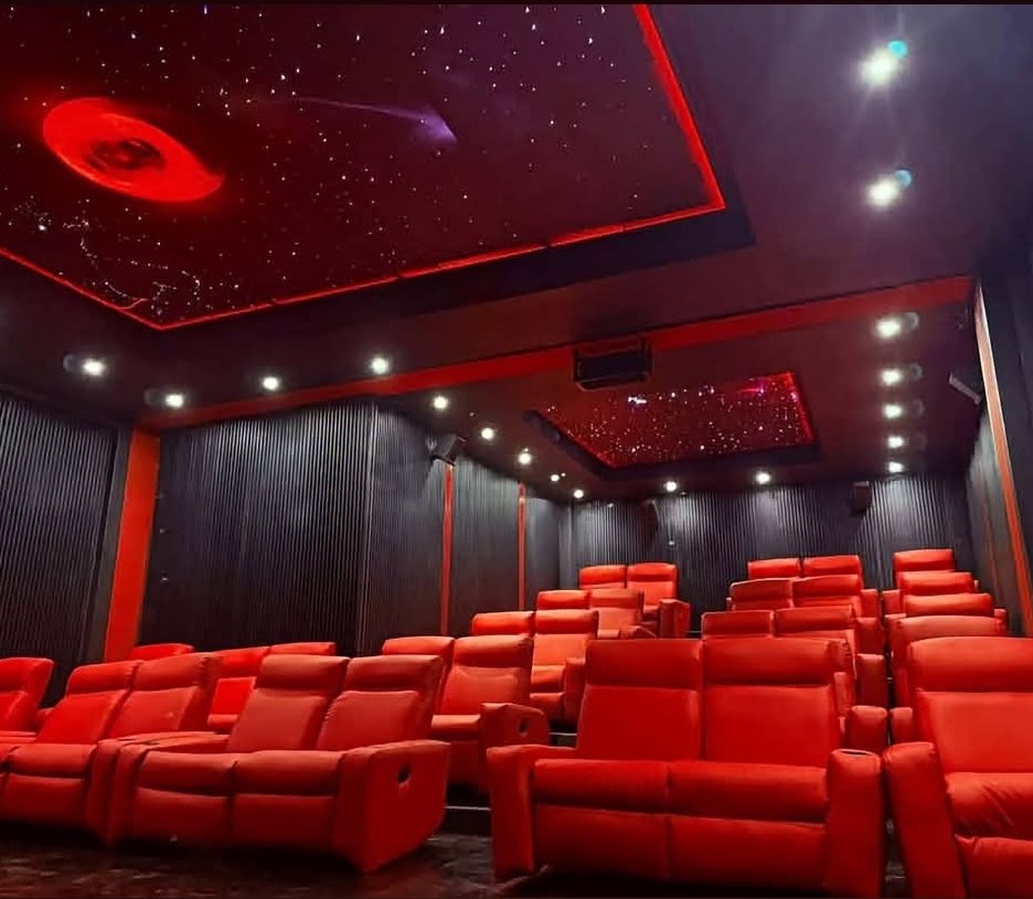 MusaTanyoko58's tweet photo. Former Julius Nyerere OK branch is now a cinema after closing down due to financial crisis . If this is what you call vision 2030 you are shameless and a hypocrite at the same time . Imagine how many people lost their jobs ? How are they going to feed their families? https://t.co/zS8WKDNFd2