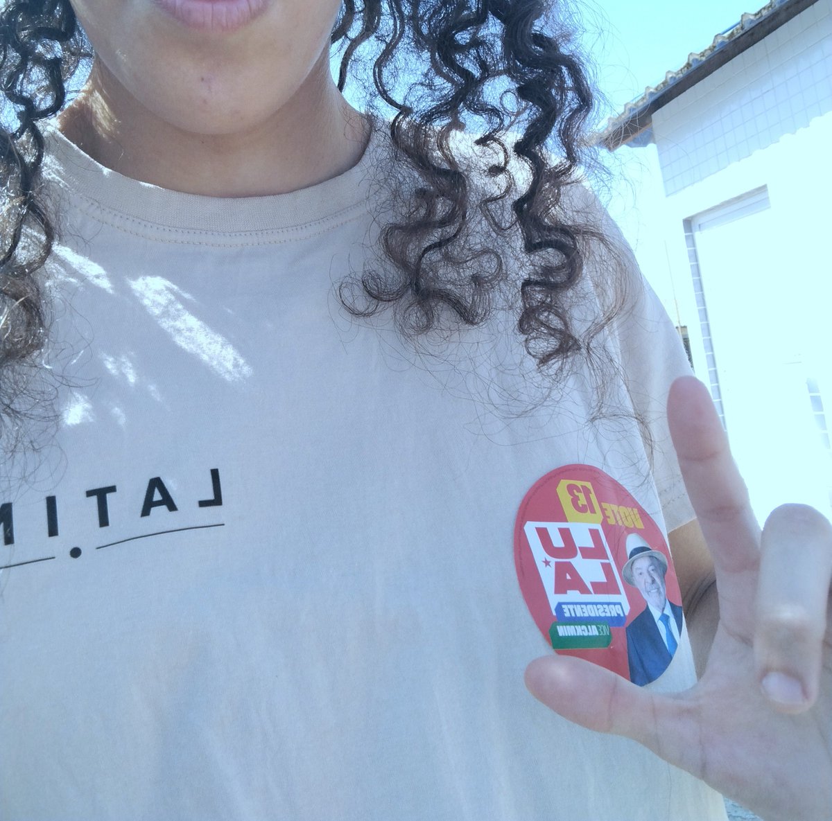 mpbloves's tweet photo. pela democracia brasileira, 
pelo sus, 
pelas mulheres e
pela educação pública e federal. 
#EleNao https://t.co/DIIuh5sYaa