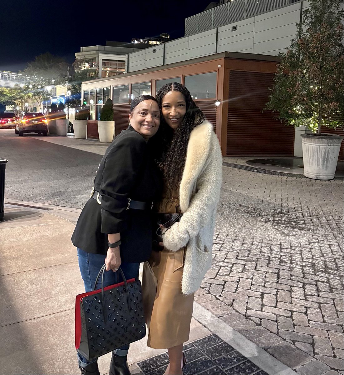 EnjoliaNichole's tweet photo. Evening well spent. 🥂✨ https://t.co/5sLk0p1Aq2