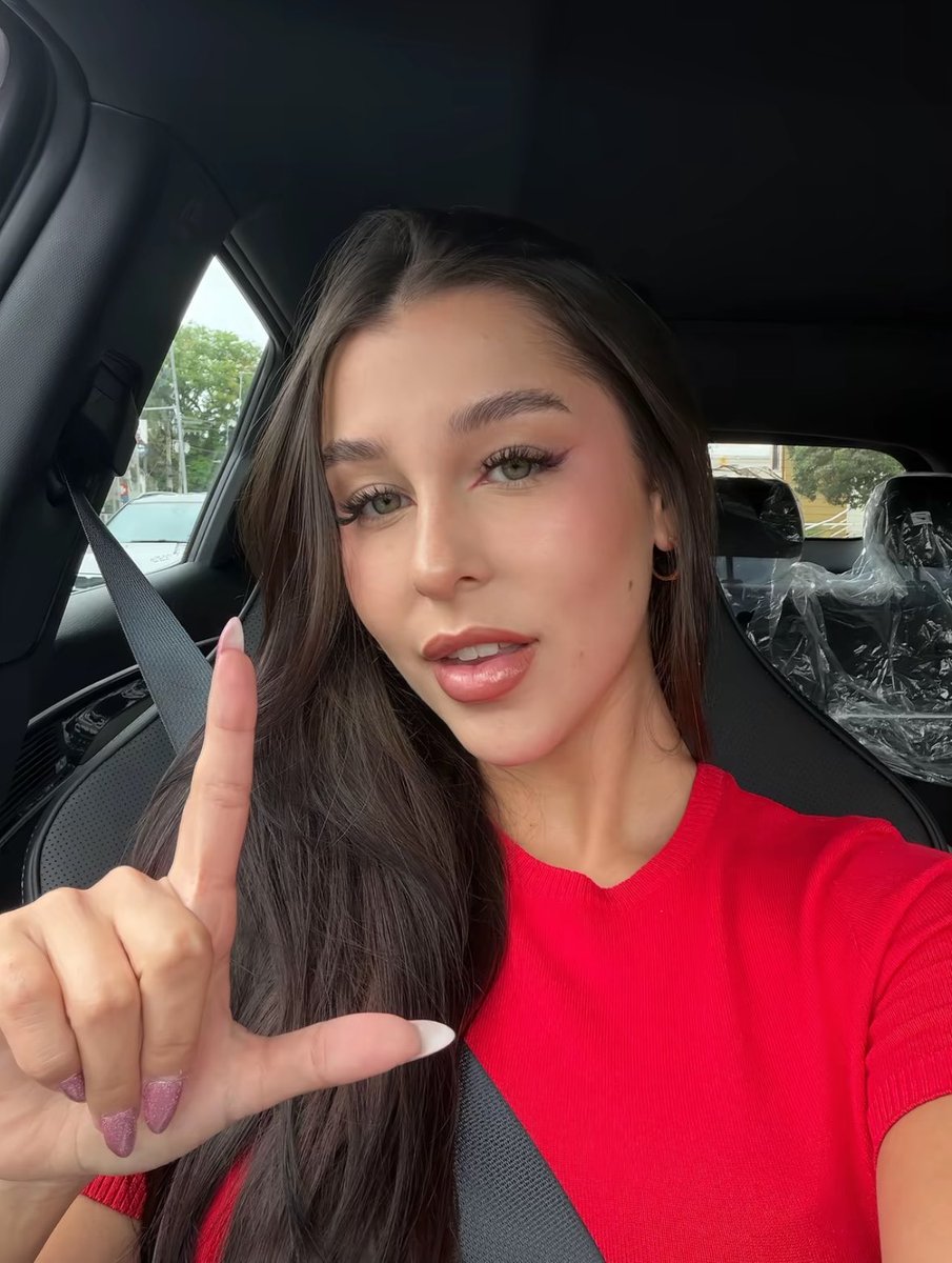 stagepopbr's tweet photo. Ana Clara, ex-namorada de MC Paiva, declara apoio a Lula no segundo turno das eleições presidenciais. https://t.co/iCHxJqh5pN