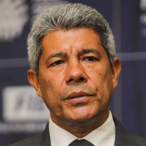 republiqueBRA's tweet photo. 🚨 🚍 ATENÇÃO: Governador da Bahia, Jerônimo Rodrigues avalia pedir ao TSE a prorrogação de até duas horas do horário de votação em Salvador (BA) devido à falta de ônibus na capital baiana. https://t.co/JvO5LL8WHK
