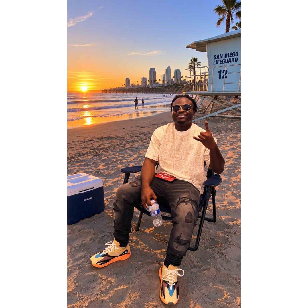 betterauds's tweet photo. Multi-Talented Musician 'Dee Martin' Blends Hip Hop and R&amp;B on 'Nights in the Future'
https://t.co/UimgvQB5U1
#DeeMartin #NightsInTheFuture #hiphop #rnb #NewAgeHipHop #ArtistSpotlight #RisingStar #DebutMixtape https://t.co/regZVhwK24