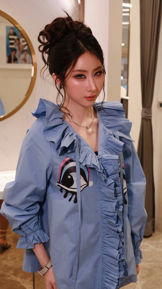 rosales38756's tweet photo. I love you Yoko APASRA very nice outfits 🥰🥰🥰
@yoko_management 
APASRA HOOKS EFW26 
#YokoatEFW26ICONSIAM https://t.co/IVx4IyuyOg