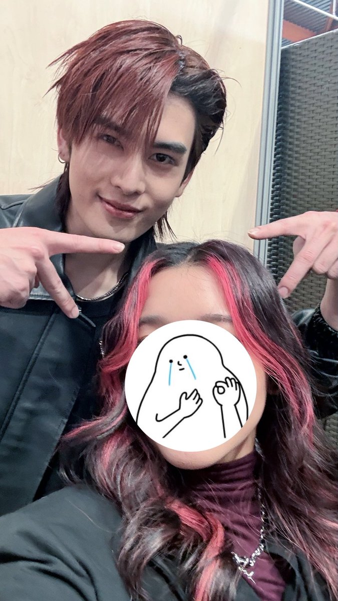 yuralandpsdtw's tweet photo. Everything is perfect during the selfie session except my facial expressions lol

When he saw me walked inside he said immediately “you’re so cool today na~”

I’m gonna cry omg

Santa is just perfect as always🤍

JASPER BONJOUR PARIS

#TheAFestivalxJASPER #santapp https://t.co/ZY9IifmdD8