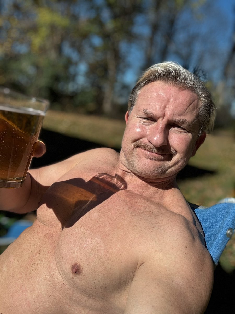Russell_Writer's tweet photo. Vitamin D, carbs &amp; repose…😏🥩🍺#writer #filmmaker #bodybuilder https://t.co/nUWUb6ewf4