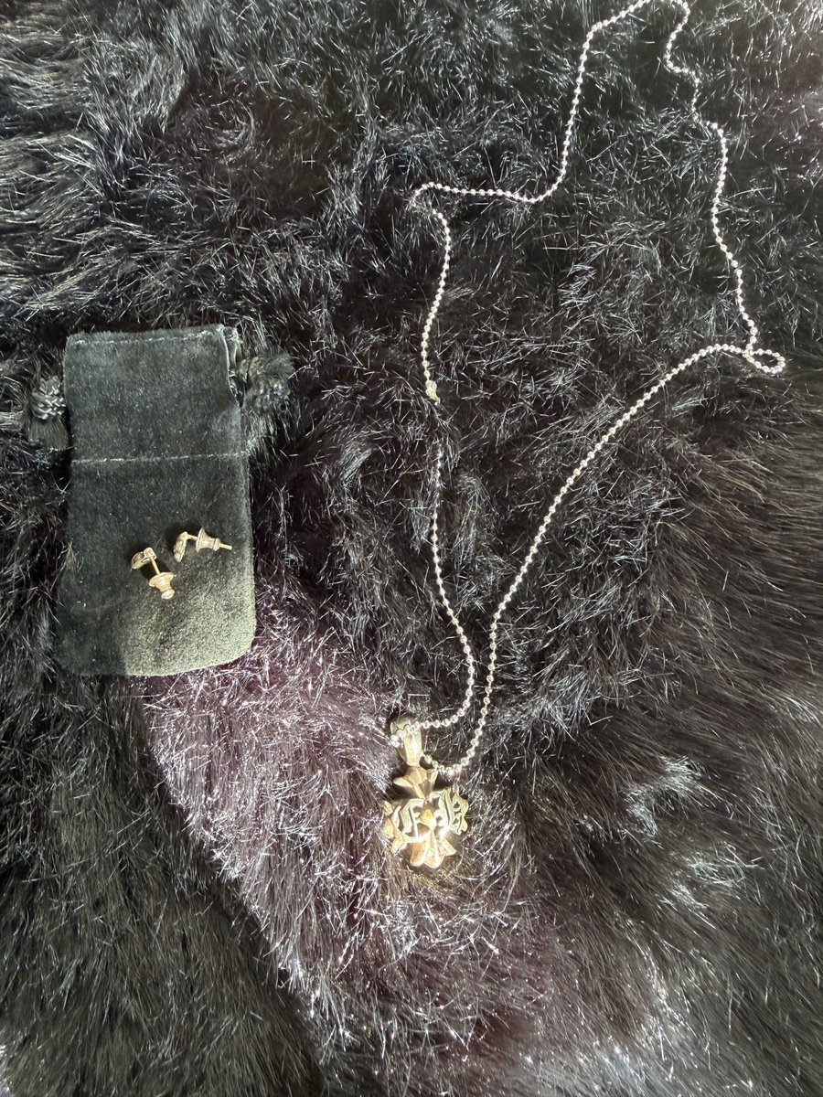 archivemessUS's tweet photo. Still waiting on a few winners to claim their prizes 👀
Shoutout to @_TJRTrades for winning a Chrome Hearts CH Plus Pendant with Ball Chain worth $2,060!
Crazy seeing pieces like this get won. If you entered, check your wallet. You might have something waiting for you. https://t.co/LcEbUQ25Zv