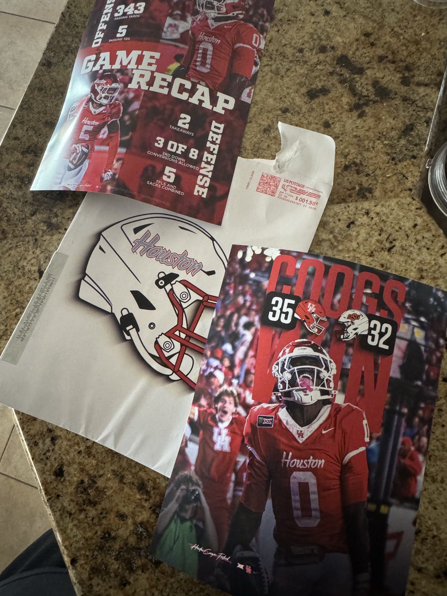 keithan_3's tweet photo. Shout out to the University of Houston @UHCougarFB for the love. @JayGirdner @wesley_fritz @CoachTrice8. I’ll be in the building Nov.7th versus Cincinnati! @BarstoolCoogs #BuiltByHouston #GoCoogs https://t.co/bFyhOkjZU8
