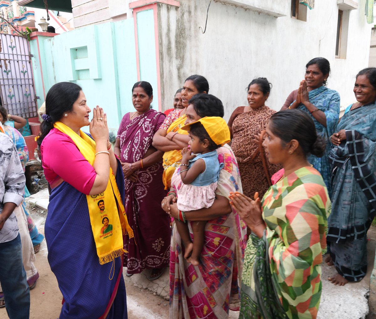 Prashanthi_VPR's tweet photo. బుచ్చిరెడ్డిపాళెం రూరల్ పరిధిలోని మినగళ్లు గ్రామంలో ‘చెప్పాం.. చేస్తున్నాం’ కార్యక్రమంలో భాగంగా ఇంటింటి ప్రచారం నిర్వహించాను. గత రెండున్నరేళ్లలో మినగళ్లు గ్రామంలో రూ.3.53 కోట్ల విలువైన అభివృద్ధి, సంక్షేమ పనులు చేపట్టాం. ఇంకా పరిష్కరించాల్సిన స్థానిక సమస్యలను గుర్తించి, ప్రాధాన్యత క్రమంలో వాటిని పరిష్కరిస్తూ గ్రామాభివృద్ధికి కట్టుబడి పనిచేస్తాం.

#VemireddyPrashanthiReddy #Kovur #CheppamChestunnam #TDP