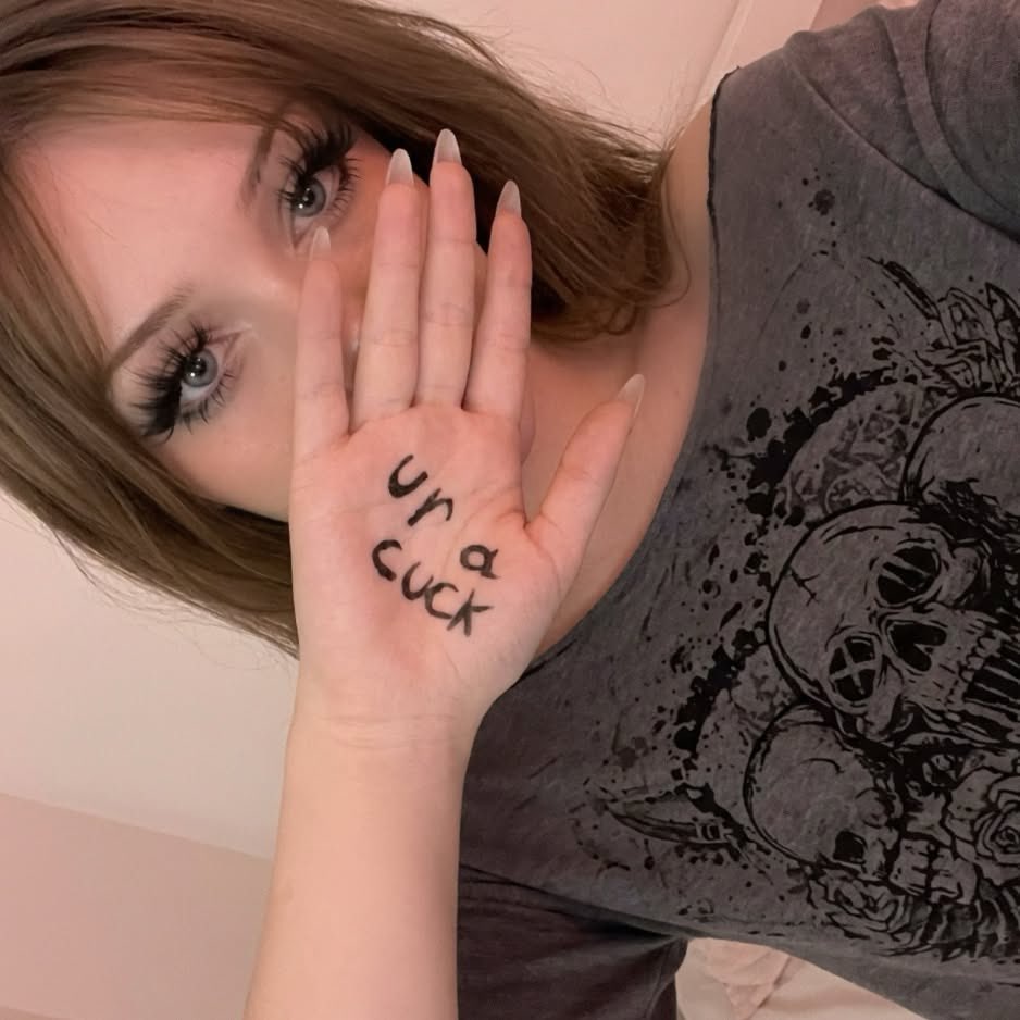 ainafawns's tweet photo. fuck ur life 4 aina ♡ https://t.co/I8bsguG0LQ