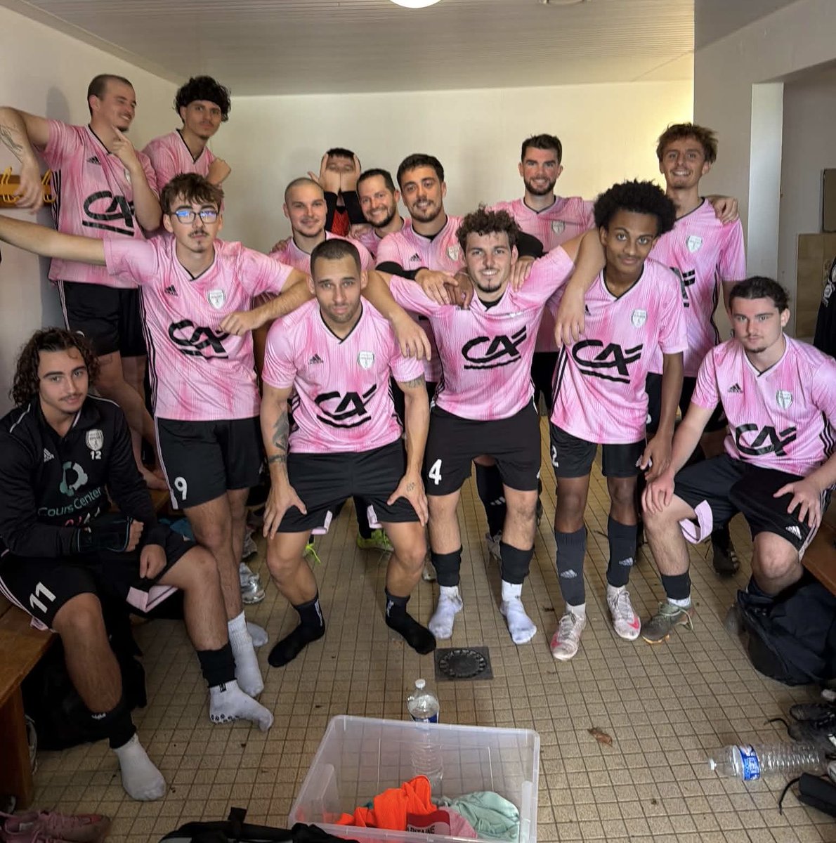 AS_Guilers's tweet photo. Nouvelle large VICTOIRE des Séniors C, sur le score de 7 buts à 2 à Locmaria C

Bravo à tous 😀

💖 https://t.co/Sj7MrcuF6n