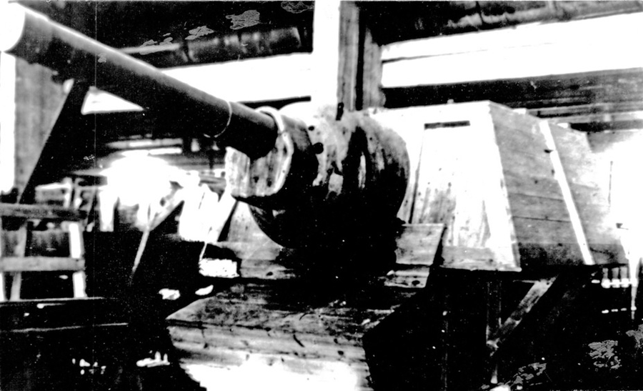 Tank_Archives's tweet photo. A model of factory #8's ZIK-20 was due #OTD in 1942. The idea of putting a 152 mm gun on the KV chassis in a casemate rather than a turret was a good one, but by the time the project was reviewed it was clear that ChKZ's SU-152 was a better implementation. #tanks #history #WW2 https://t.co/c9E6r8mn7V