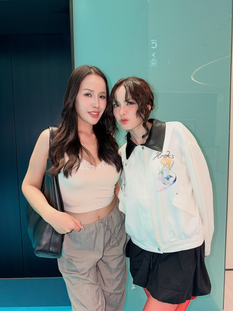 _alifyou7's tweet photo. แม่วิ : มาคุม

/แม่วิถ่ายมุมแฟนคลับมาด้วย น่ารักมาก🥹🤍🫶🏻
CL AT ICONSIAM EFW2026 #OandBHooksEFW26xCharlotte
#ชาล็อตออสติน #CharlotteAustin https://t.co/TVe8UHKa4H