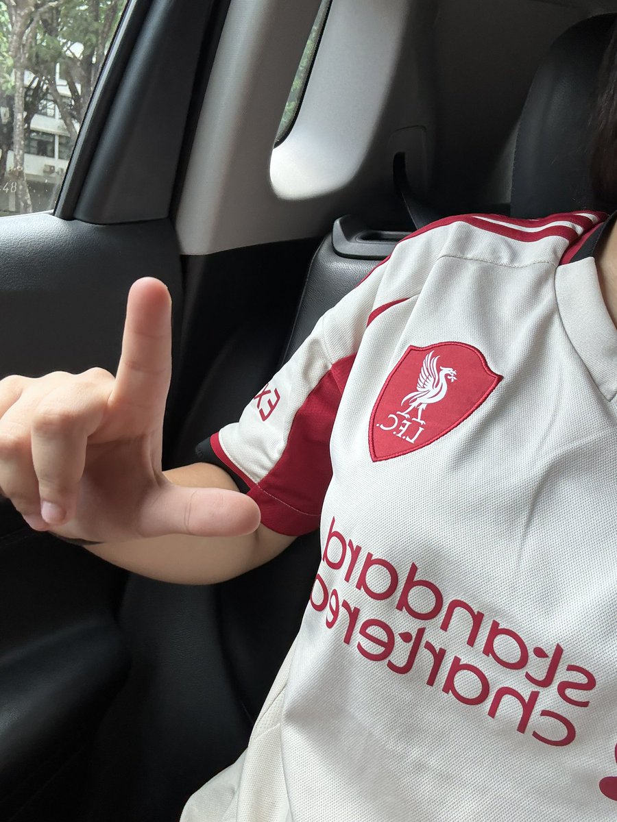Luisa_br4ga's tweet photo. Torcedor do Liverpool não vota em facista ⭐️ https://t.co/YlGw1uRjIn