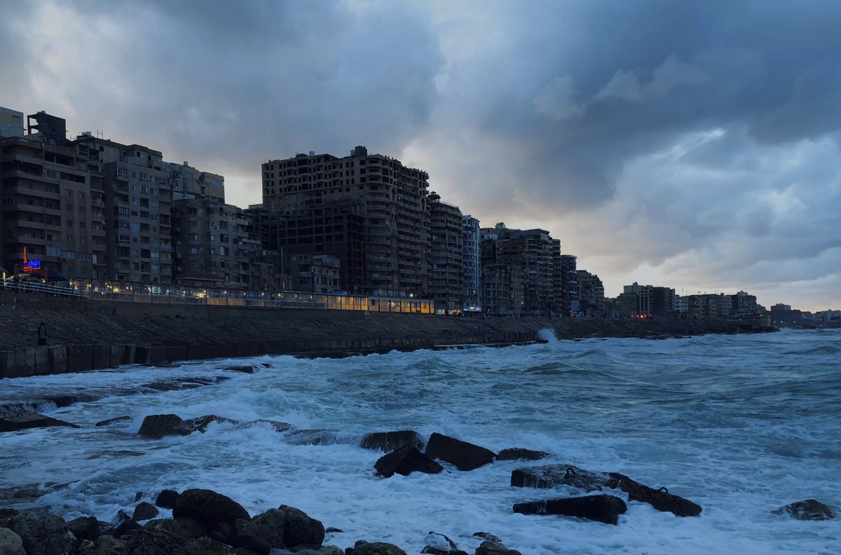 zeyadhasan12's tweet photo. Blue Hour - Alexandria https://t.co/k2QFICksDu