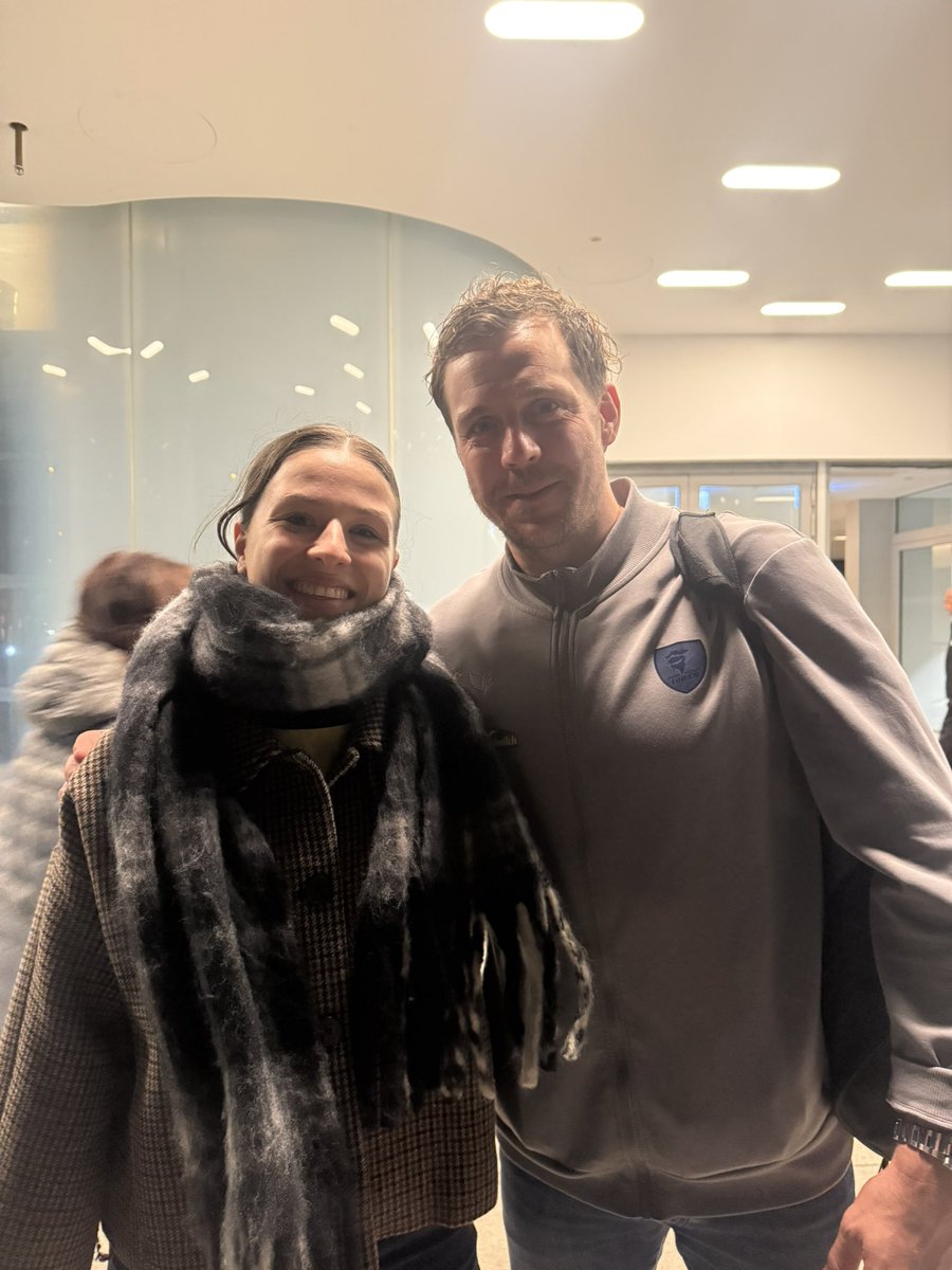 Fast_break35_'s tweet photo. Après 2h d’attente :) https://t.co/hKKwmiu6NM
