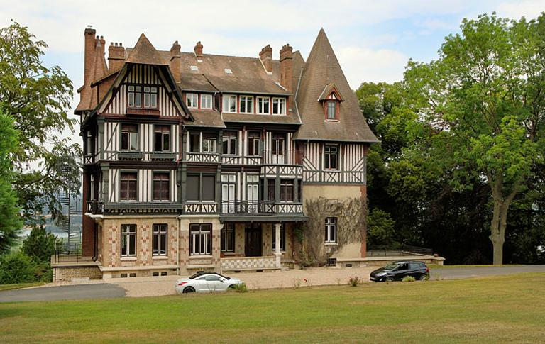 ThereseBaillard's tweet photo. Le #Manoir de La Houssaye est situé à Barneville sur Seine dans l’#Eure en #Normandie. c'est une demeure historique au style anglo-normand, construite en 1902 et transformée par la suite en institut médico-social. https://t.co/oFN4l9Q4xo