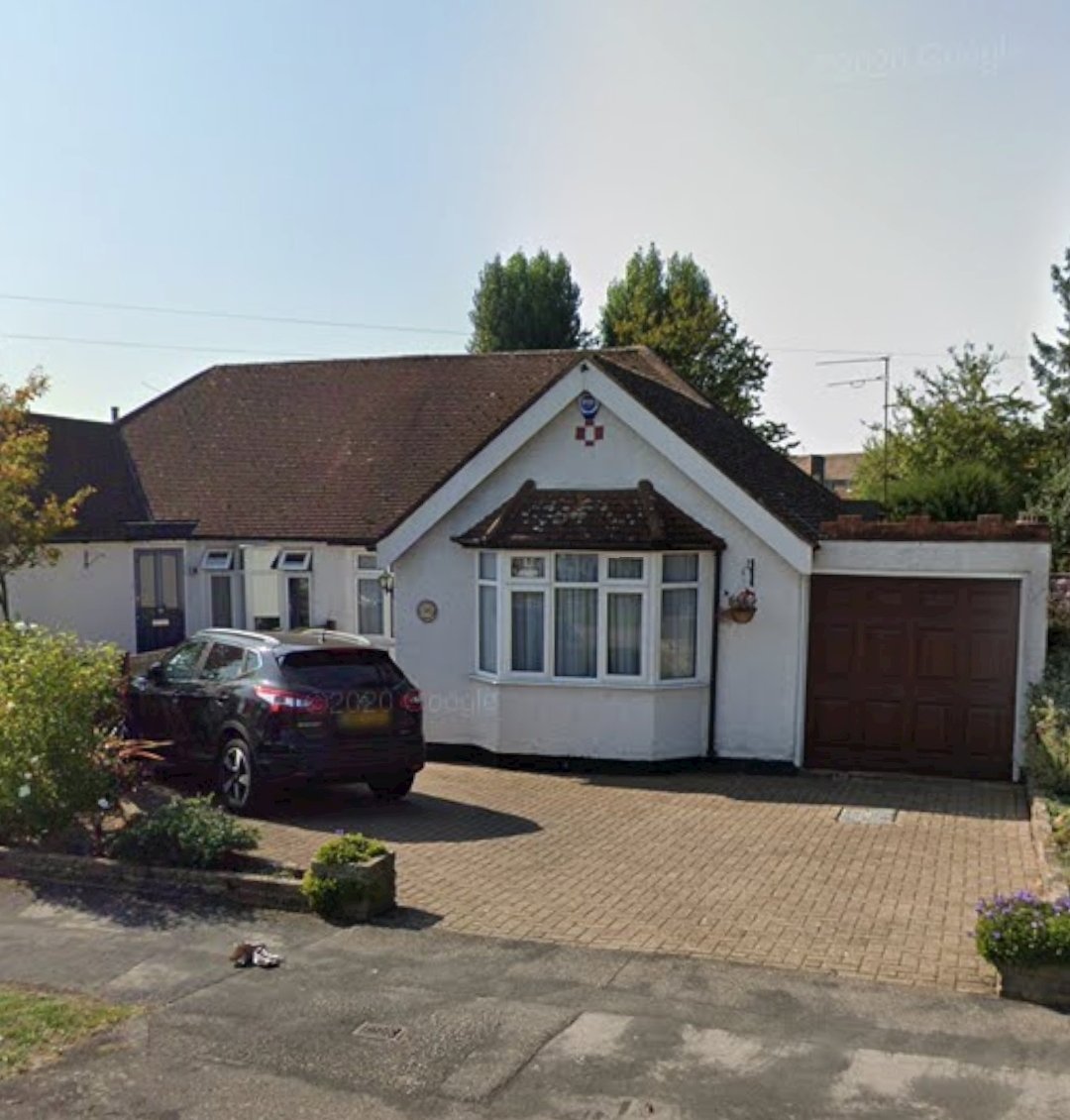 OneFinanceGuy's tweet photo. This is John Simpson's house. He works as a churchwarden. He told @rowenamason he bought a company with multi-million contracts of telecom infra in Iran just to wind it down. Don't be like John. https://t.co/UsA5dTcabz