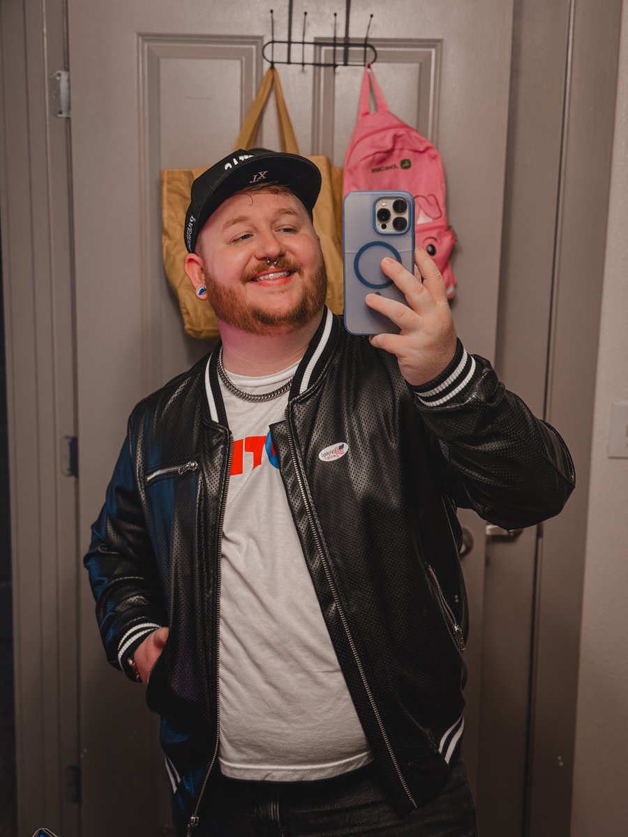 gingerbredpig's tweet photo. do you think when i voted early that anyone in line could tell i’m a caged fag who likes to play with my belly and balls? 🤔 https://t.co/bX4C0fdgLY