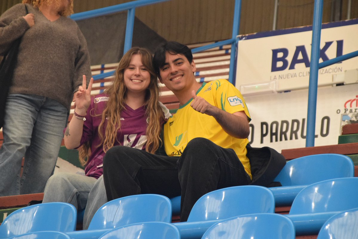 JaenFS's tweet photo. 💛 Queremos agradecer a la afición desplazada a Ferrol en el partido de hoy, ¡es un orgullo ver un amarillo allá donde juguemos!

🤩 Destacar a María José y su familia por traernos desde Burela, una empanada gallega riquísima que hemos disfrutado tras el partido

👏🏻 ¡Estos detalles son de los que no se olvidan y demuestran una vez más que sois la mejor afición del mundo en la victoria y en la derrota!

#SomosJaén💛