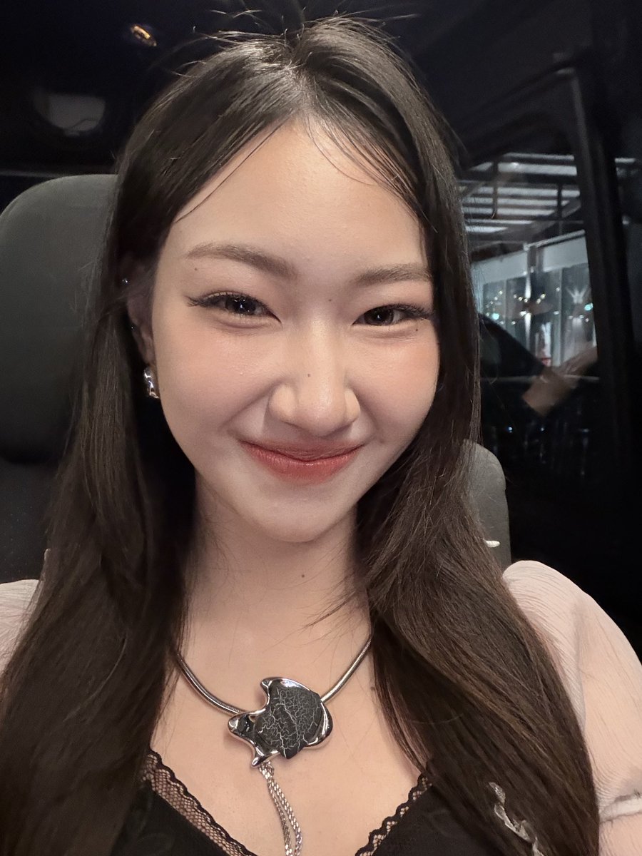iimmyyim's tweet photo. #ELLEFashionWeek2026
#EFW26ATICONSIAM
#SeeYouAtTheTent
#ICONSIAM https://t.co/ubSGvex8Co