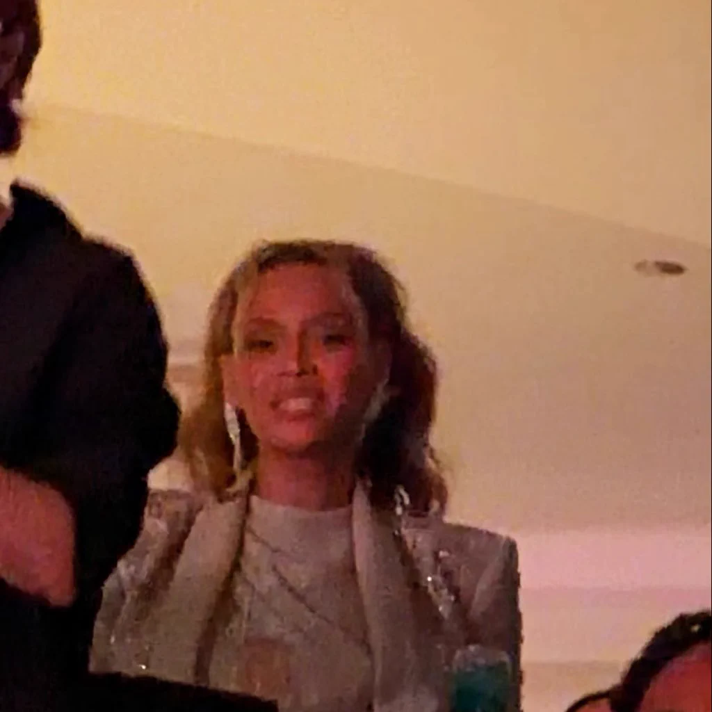 ⋆ ݁♪ . on X: "the camera has spotted Beyoncé again 😭 ️" / X