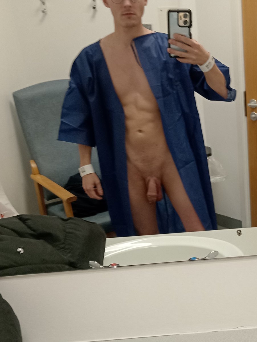 TheShortSub's tweet photo. I'd like to say I was engaging in some kind of medical fetish, but unfortunately this was the real thing. Can I rock the hospital gown look ? https://t.co/GwgR3YMCed
