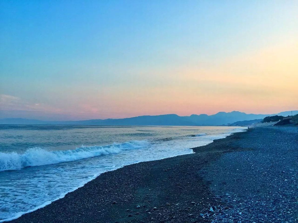 512miriflower's tweet photo. 「今日は友達と鎌倉へ初詣に行ってきました。海を見ながら食べた甘酒が最高でした」， https://t.co/o5MAwqyMsK