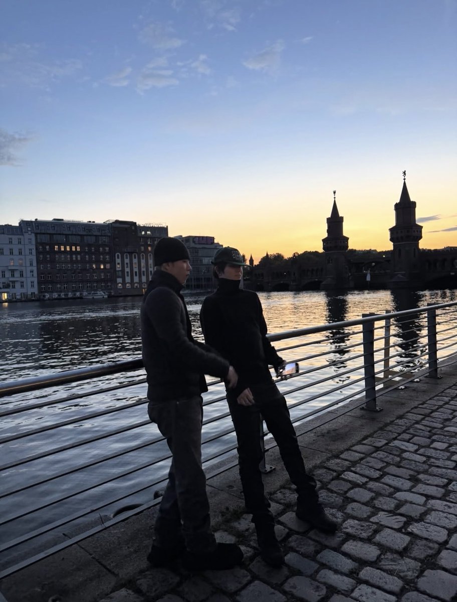 enhashotz_'s tweet photo. europe with the loml https://t.co/q0XRwpEQi3
