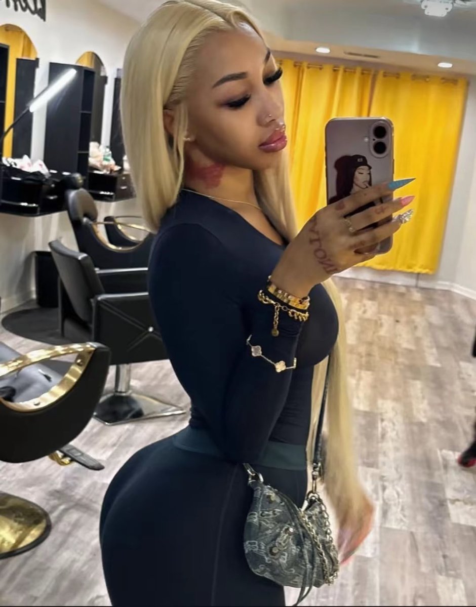 therealSKYIAMI's tweet photo. ——  𝘩𝘢𝘱𝘱𝘺 𝘴𝘶𝘯𝘥𝘢𝘺 ᥫ᭡.
10/25/2026 1303 https://t.co/Kz7gPB7ShR