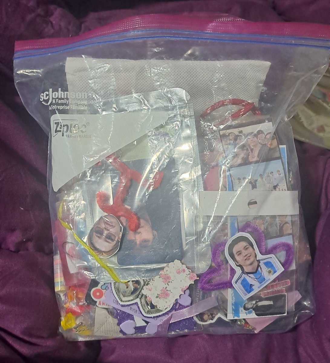 kooddl's tweet photo. HOLA FAMILIA ACOMPAÑENME A REVISAR TODOS LOS FREEBIES Q ME DIERON Y VER SI ENCUENTRO SUS DUEÑOS ABRO HILOOOO https://t.co/tsoj9W56a6
