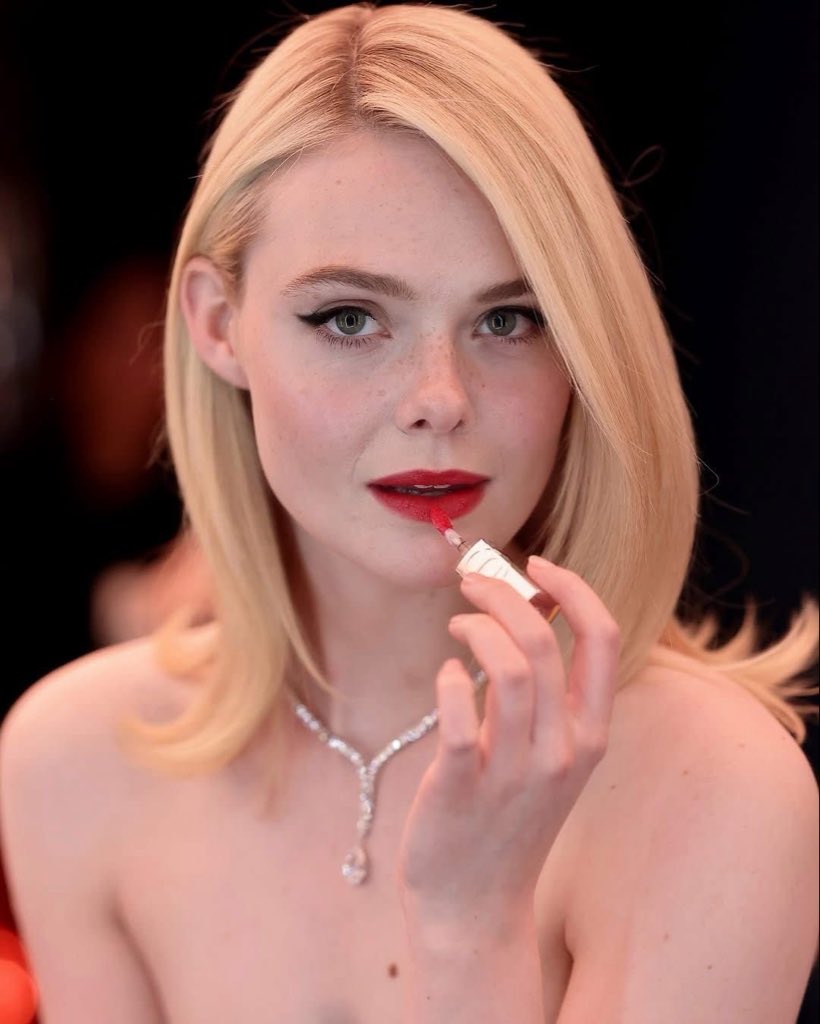 ommadawnfeld's tweet photo. goodnight elle fanning https://t.co/RIVPoqWt1j
