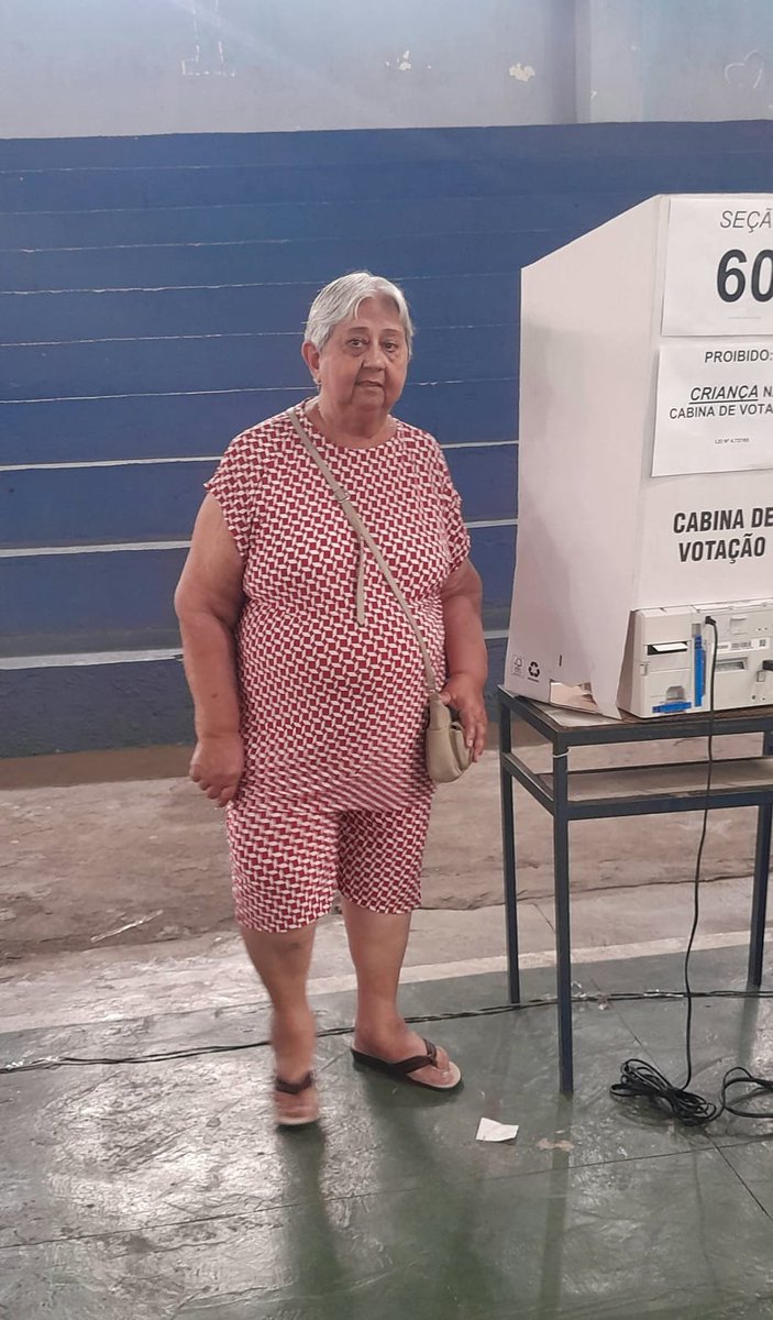 AzeredoChris's tweet photo. Minha mãe não votou no primeiro turno e a convenci ela fazer o papel de Cidadã Brasileira hoje 25/10/2026... é 1️⃣3️⃣🇧🇷🇧🇷🇧🇷❤️
Ela não precisava ir pois já tem 75 anos... Mãe vc é meu orgulho... https://t.co/zHPn0i1uuJ