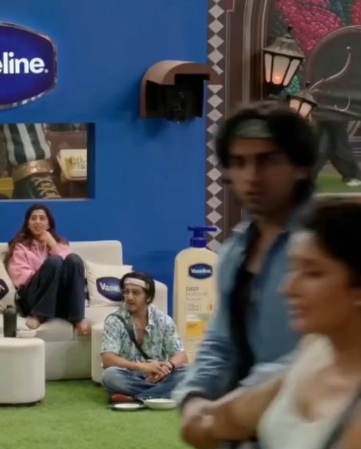 ndailyrants's tweet photo. never getting over gullu wearing a bandanna, he’s so sexy 🧎🏻‍♀️ https://t.co/OlnbTeKnUI