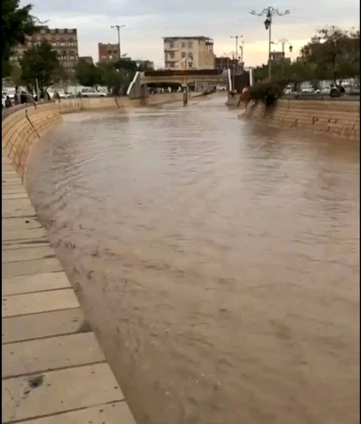 abobyan1421534's tweet photo. هذا السايله اليوم امطار خير وبـــــــركه🌧 https://t.co/TSb1udODdD