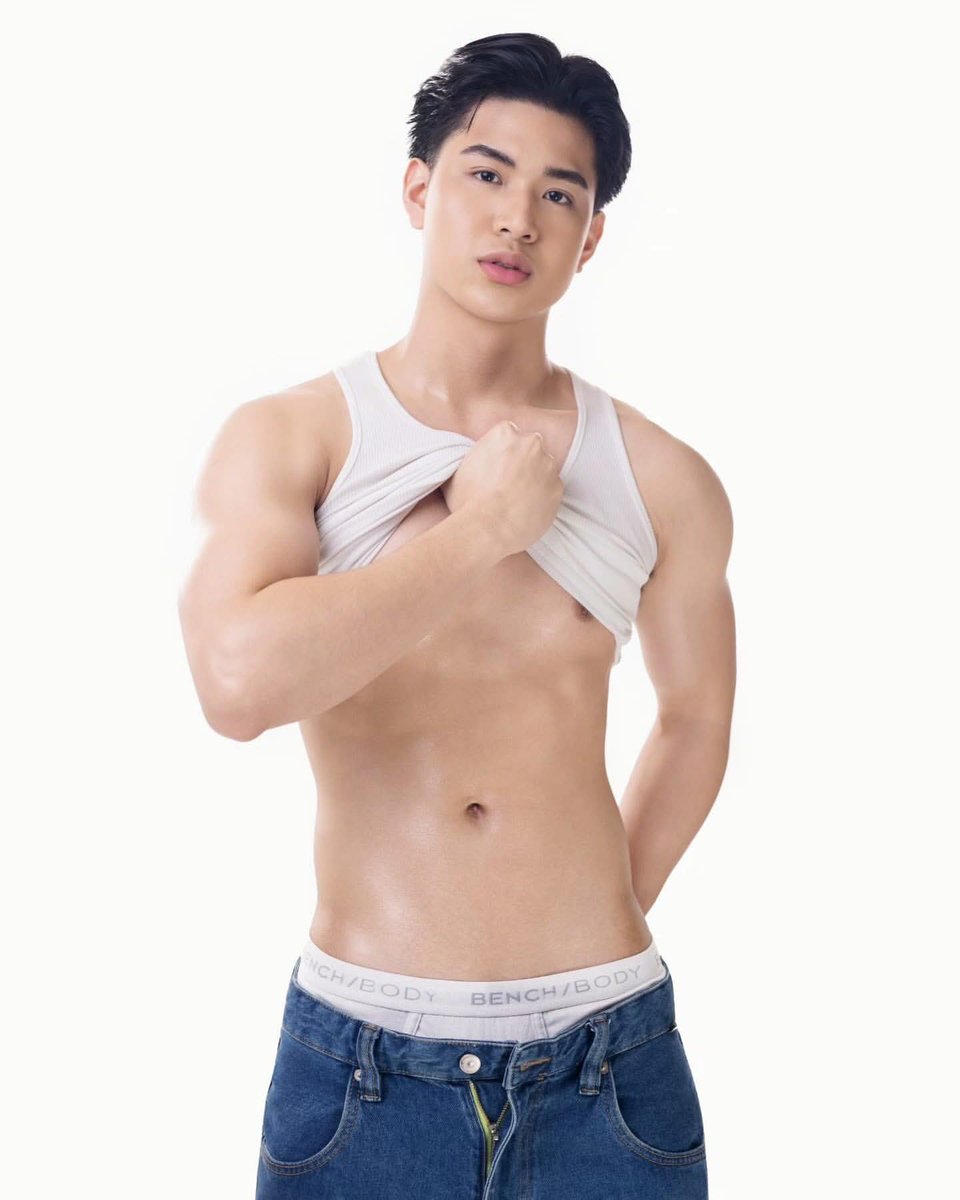 6UN_KN0WN9's tweet photo. CALIX ESGUERRA

dito video nya https://t.co/DwlCUjCKLL https://t.co/FL27kGxsQ7