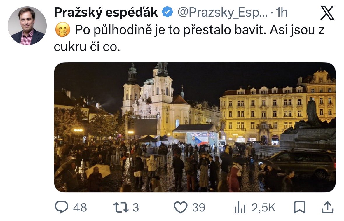 tvtomas's tweet photo. Fašistický buran co šuká za peníze kněze @Prazsky_Espedak dokazuje, že voliči SPD, které oslovuje, nepatří mezi nejostřejší tužky v českém penále 😂😂😂. Půl hodiny po začátku bylo 16:30 a bylo ještě světlo. 
Ne, o téhle prolhané fašistické lůze nebudu psát nikdy slušně. https://t.co/ZnvZH7KpyM