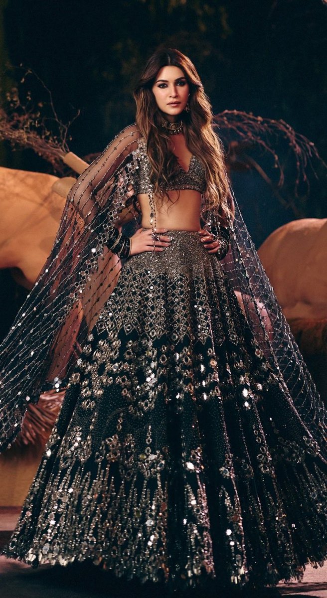 IamRC19's tweet photo. Kriti Sanon🖤🦋🌹 is absolute perfection in this sparkling lehenga! 🖤 

Kriti fans, rate this look from 1-10! 👇🔥 

#KritiSanon #Bollywood #Fashion #Kriti https://t.co/bEAUkOxmn0