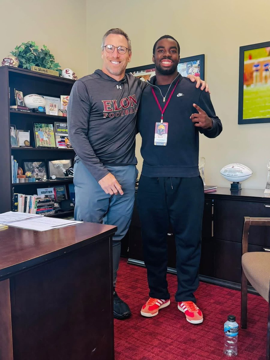 karvinmagwood4's tweet photo. I Am Blessed To Say That I Have Earned an Offer from Elon University #GoPhoenix🐦‍🔥🐦‍🔥  @TonyTrisciani @Coach_NHarris @Coach_Maxbauer @CoachSaxby @nchssportspage @NBbearsFB  @_theRBclub @252UTL @ravafit @CaryCoaching101 @ElonFootball https://t.co/5YdCMH2Ktr