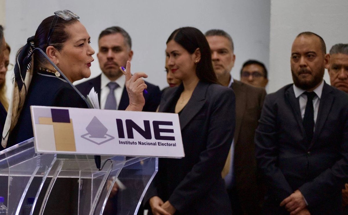 liderfiscal's tweet photo. Guadalupe Taddei @Presidencia_INE se ha convertido en una piedra en el zapato para los intereses de EEUU y los Traidores a la Patria, no han podido acceder al sistema informático y ya no les queda mucho tiempo, forzosamente quieren a Taddei fuera del @INEMexico para poner infiltrase en el sistema electoral y poder realizar el fraude en 2027 y en 2030.

Están viendo y no ven @Claudiashein @A_MontielR 
#UrgenteCOMPARTAN #RTMasivo