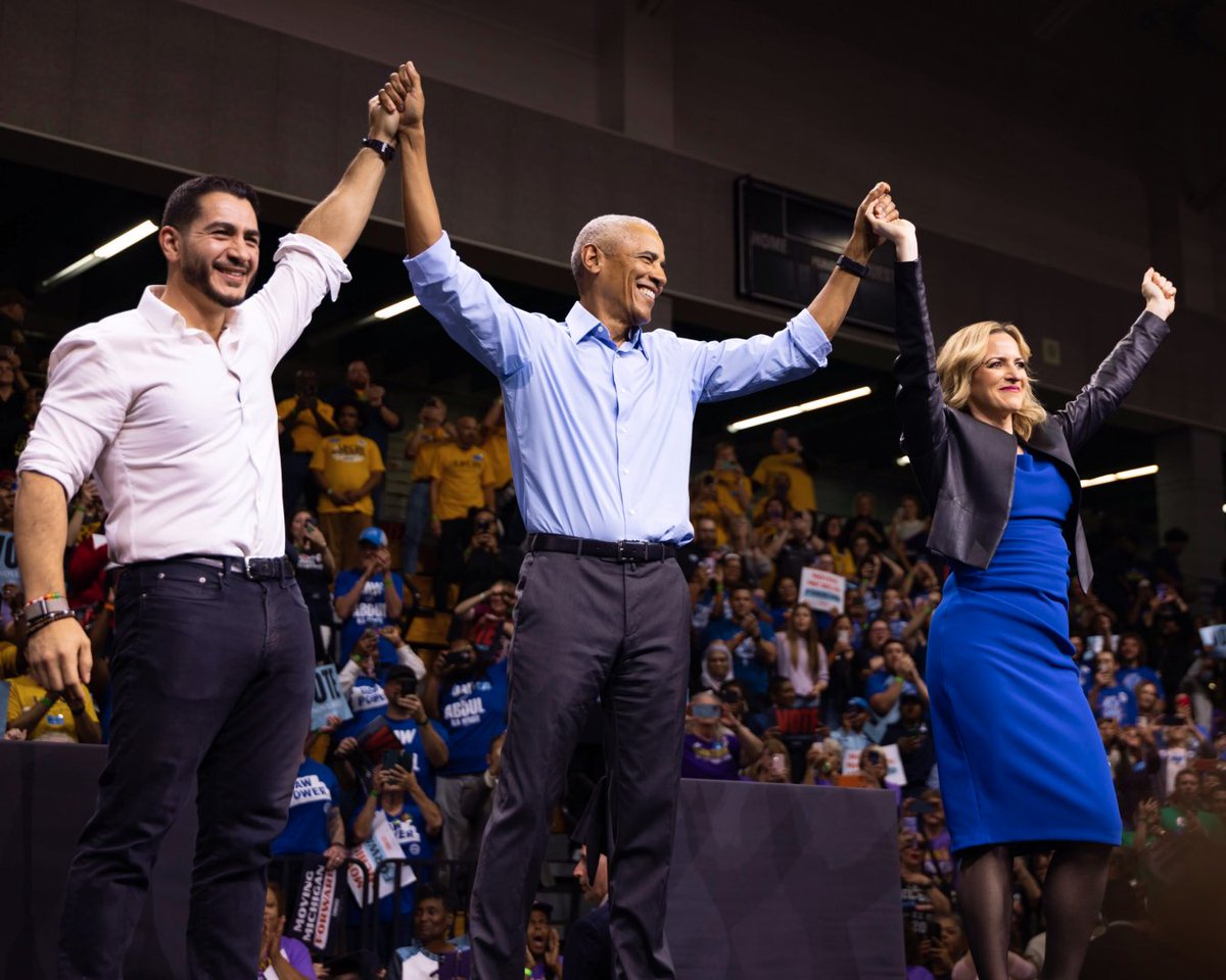 TheDemocrats's tweet photo. LET’S WIN THIS TOGETHER, MICHIGAN! https://t.co/DF7usJMtSf