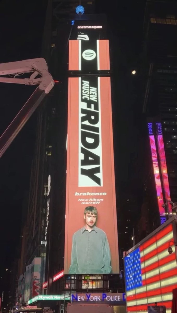 _brokence_'s tweet photo. Brakence on a billboard in Times Square!!!! https://t.co/CaiOiGZ0DZ